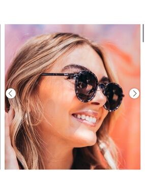 Wear Me Pro Olivia gray black tortoise round sunglasses